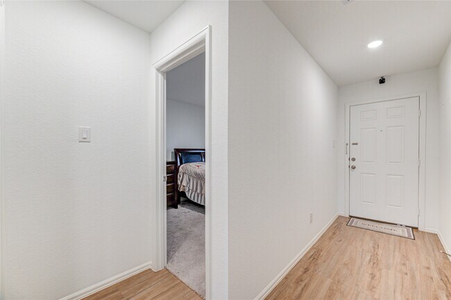 Building Photo - 3110-3110 Spanish Oak Ln