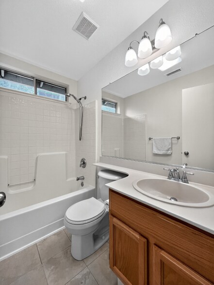 Building Photo - 632 Corliss St
