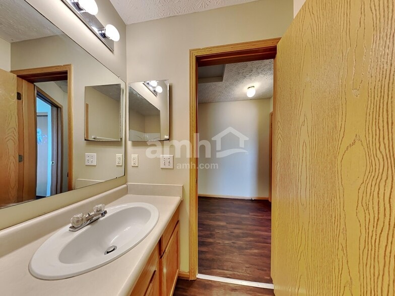 Building Photo - 5547 Glenchester Dr