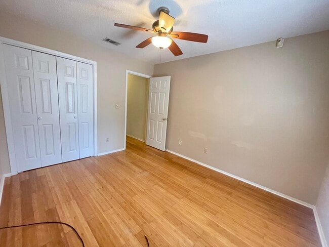 Building Photo - 117 Hollow Cove