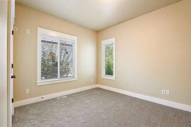 Building Photo - 2643 E Piccadilly Ln