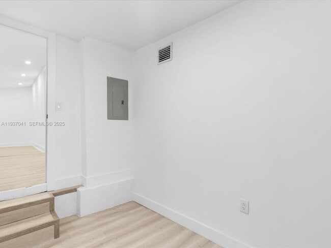 Building Photo - 6318 NW 19th Ct