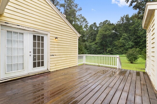 Building Photo - 1301 Roundtree Dr