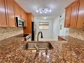 Building Photo - 661 Squire Cir