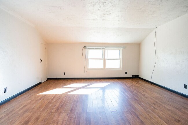 Building Photo - 1309 S Gary Dr