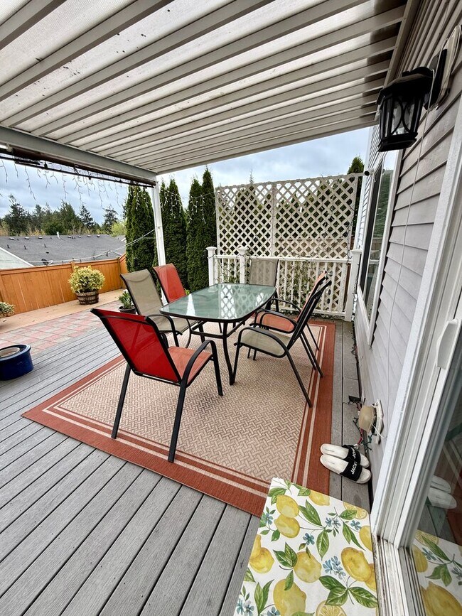 Building Photo - A stunning home in desirable Stendahl Ridge!