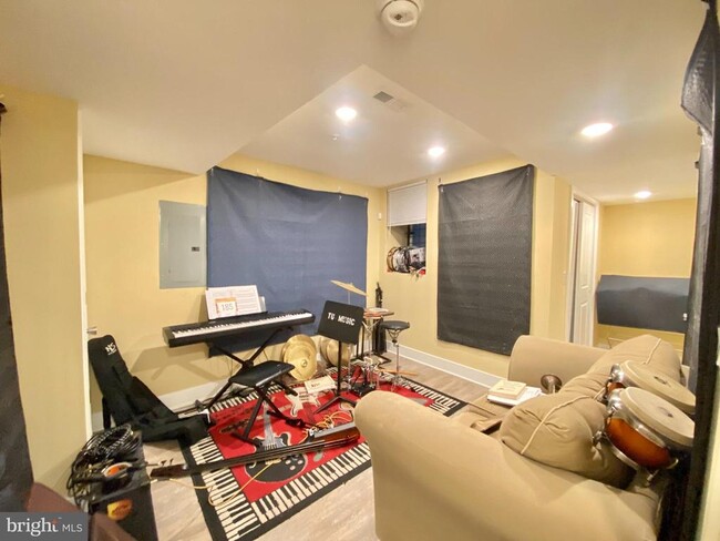 Building Photo - 2214 N Camac St