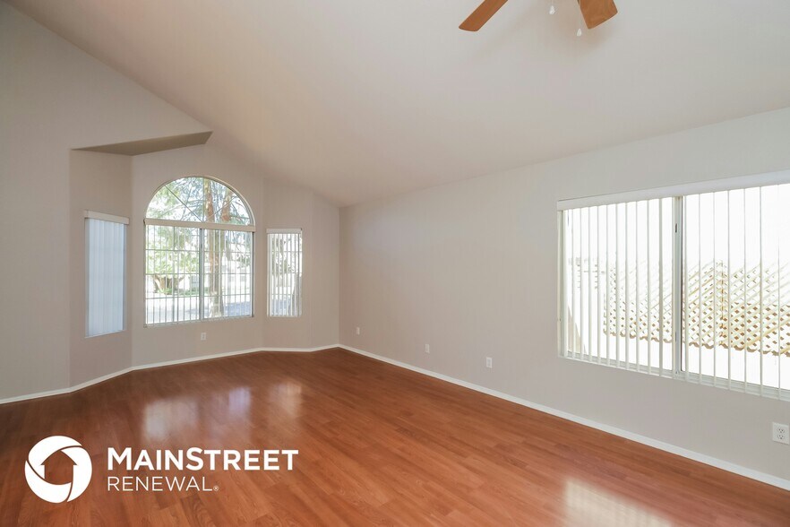 Building Photo - 875 W Spur Ave