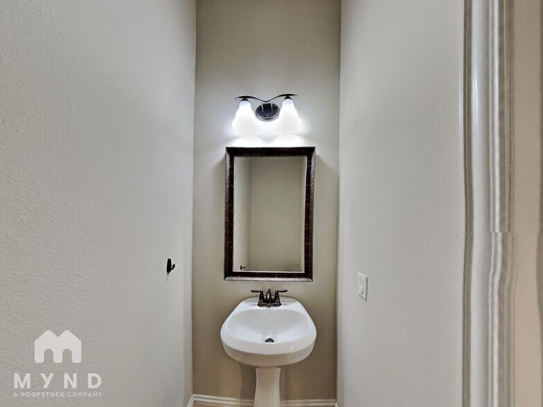 Building Photo - 4144 Riverside Dr