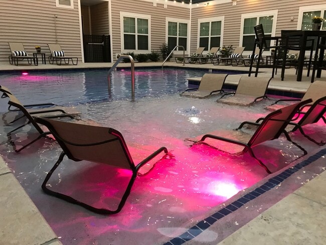 Building Photo - A0 | 1 Bed 1 Bath | 563 sf | $1500 - $1848...