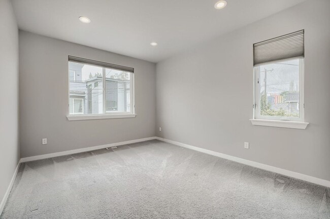 Building Photo - Beautiful 4bed/2.5bath Home in Desirable West Seattle Location!