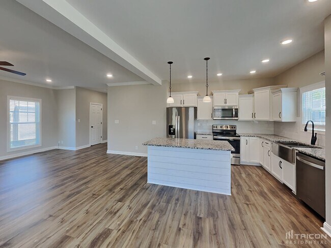 Building Photo - 129 Bonnell Dr