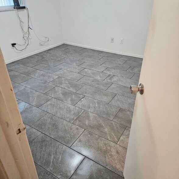 Building Photo - 10501 Lake Vista Dr