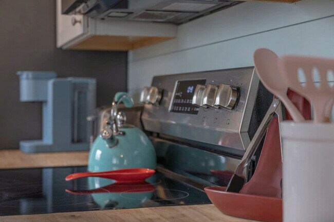 Building Photo - 428 Edwards Ave