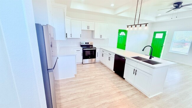 Building Photo - 7018-5914 02