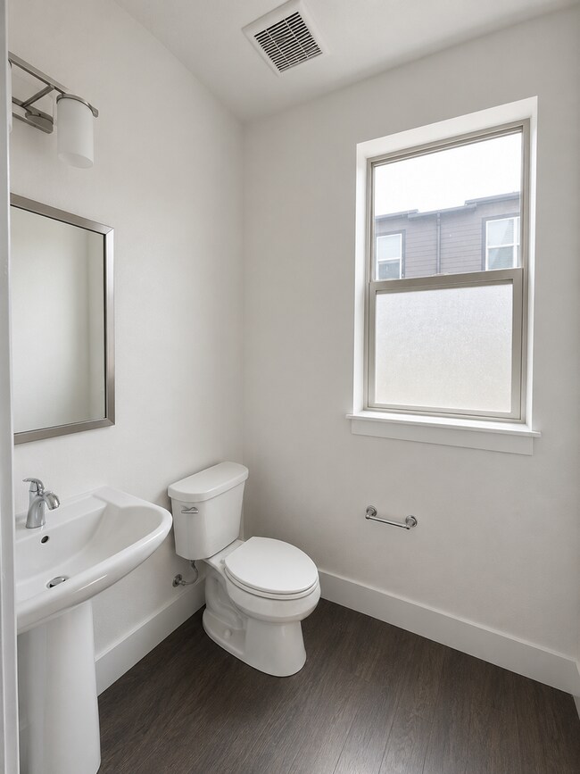 Building Photo - 514 Promenade Dr