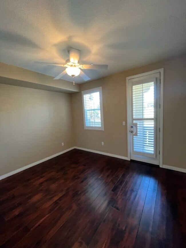 Building Photo - 838 Tarragon Ln