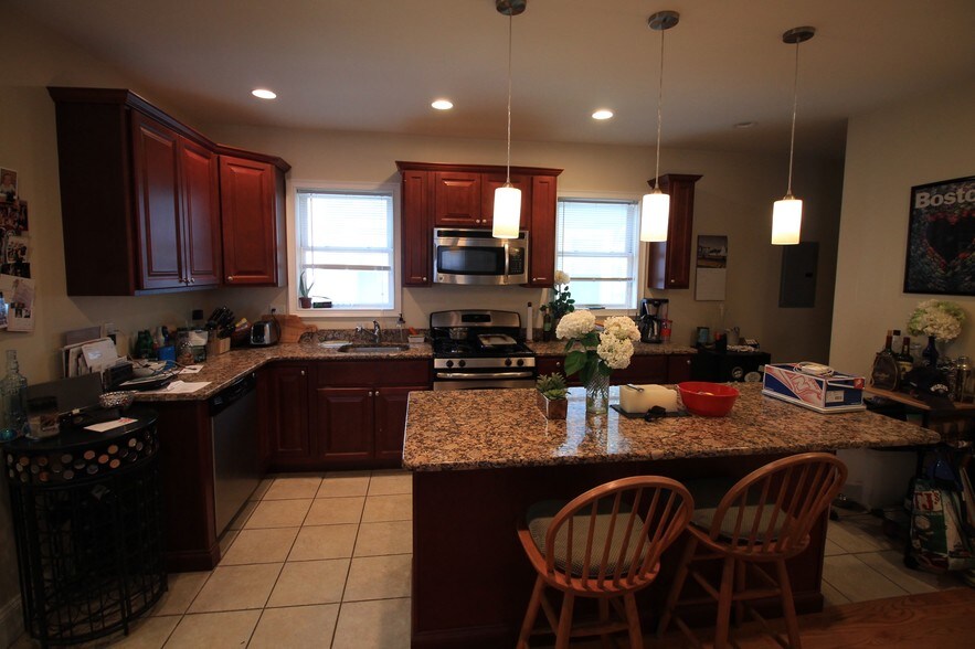 Building Photo - 205 Parsons St