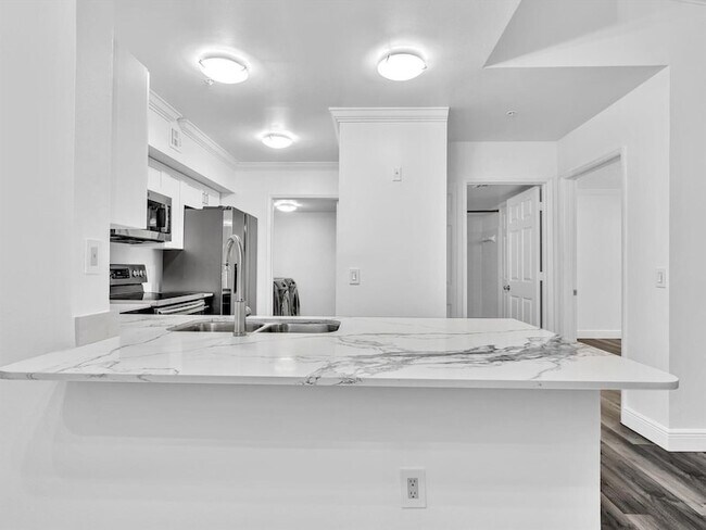 Building Photo - 2433 Centergate Dr