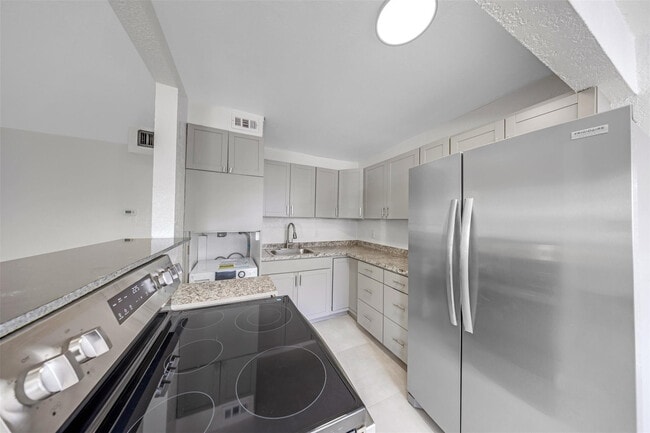 Building Photo - 20 NW 7th Ave