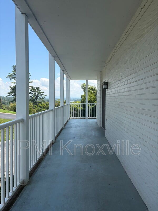 Building Photo - 5709 Lyons View Pike