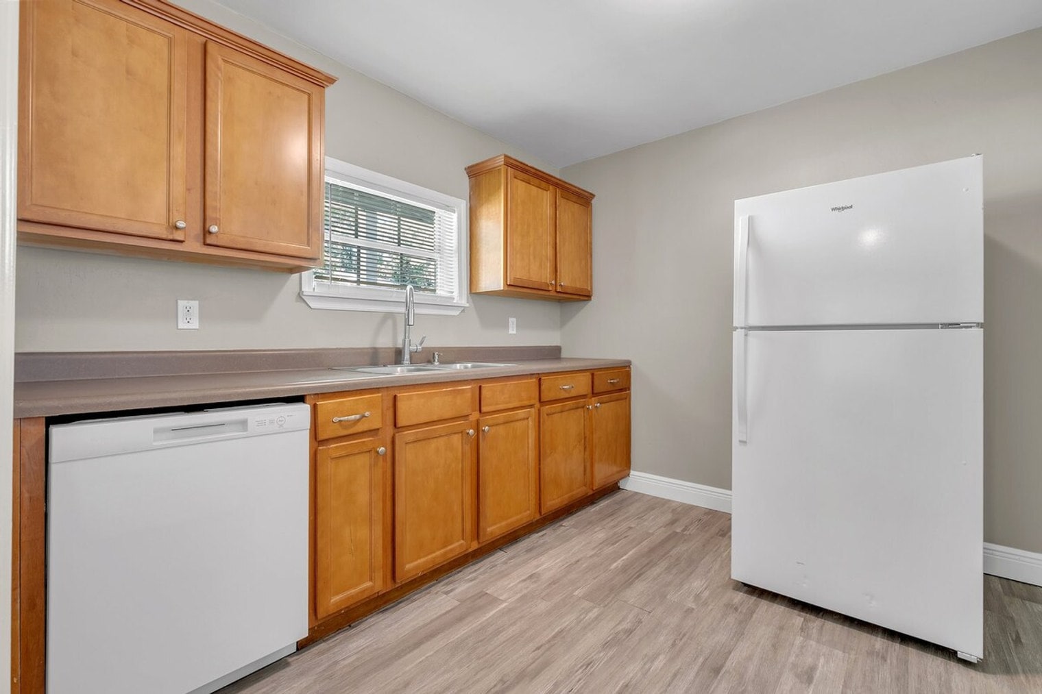 Building Photo - 915 Buena Vista Dr