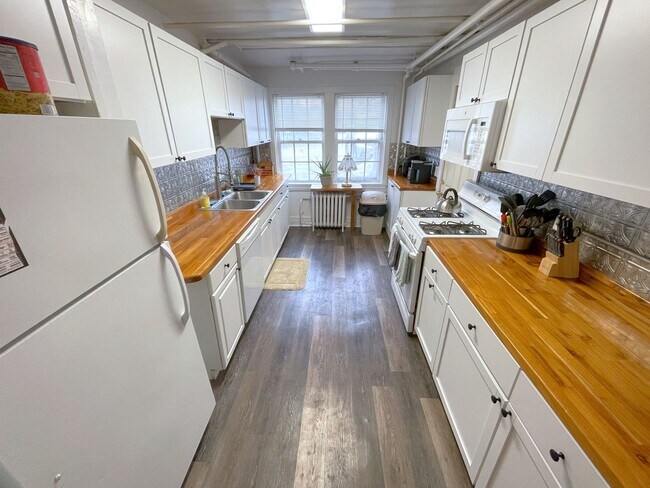 Building Photo - 46 N Breese Terrace