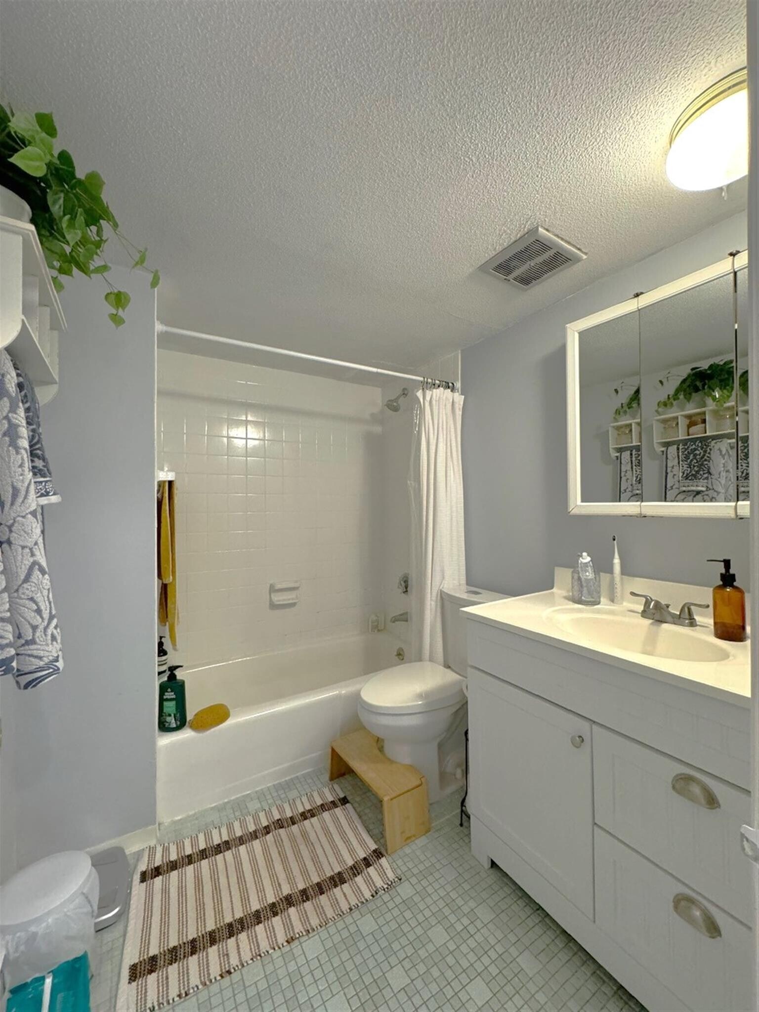 Building Photo - 47 Mystic St