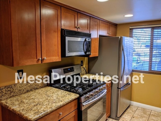 Building Photo - Very Nice 2 Bed 2 Bath Apartment in Ontario