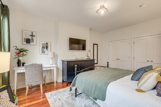 Building Photo - 2312 Rosewood Ave