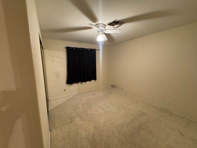 Building Photo - Two Bedroom Two Bathroom Fully Furnished Condo