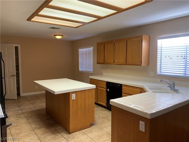 Building Photo - 8112 Sunset Mill Dr