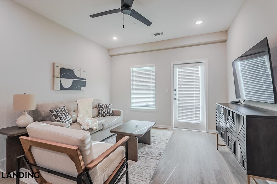 Building Photo - 1650 Harris Hill Rd