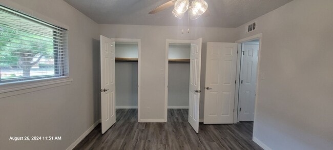 Building Photo - GROUND LEVEL UPDATED COLONIAL PARK CONDO