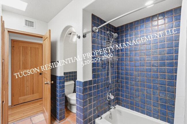 Building Photo - 2824 E Sierra Vista Rd