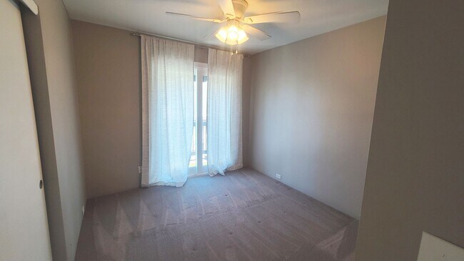 Building Photo - Pointe South Mountain 2-bedroom condo, gat...