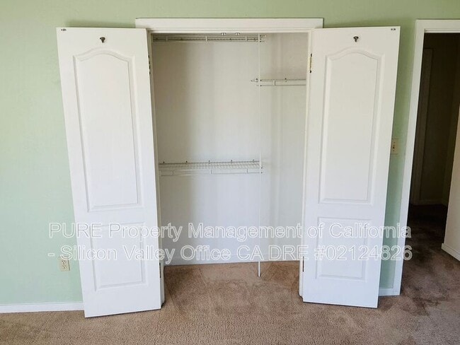 Building Photo - 624 Button St