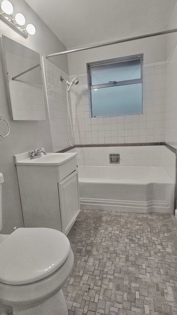 Building Photo - Charming 2 Bedroom 1 bath Brick Duplex in Rainier Ave S.