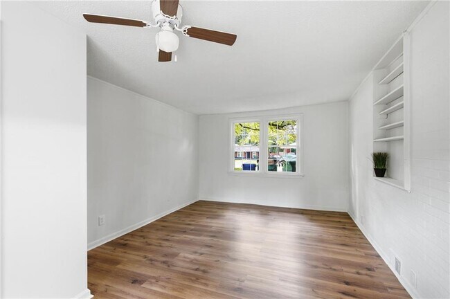 Building Photo - 2801 Mitchell Dr