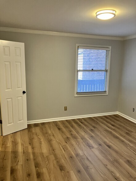 Building Photo - 119 Hillsboro Pl