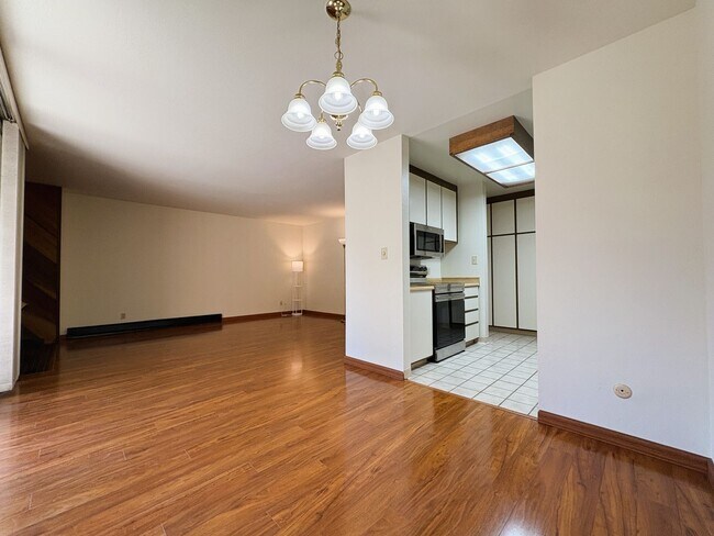 Building Photo - Charming 2BR/2BA Condo Steps from Downtown Mountain View