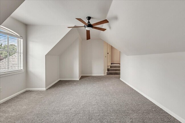 Building Photo - Gorgeous Executive Home - Open Plan - Stor...