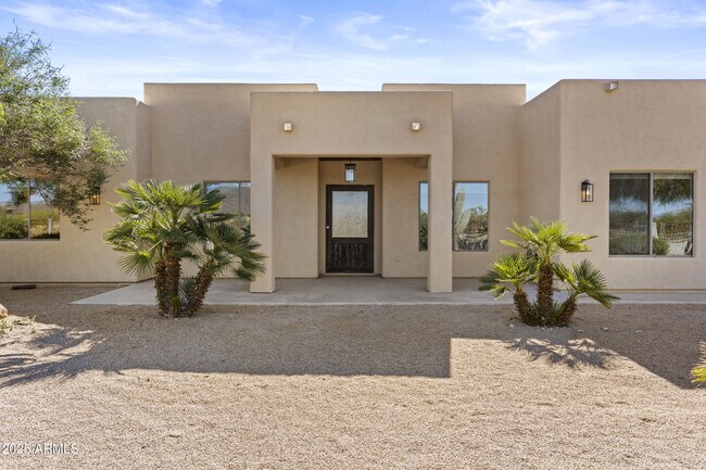 Building Photo - 2617 W Desert Hills Dr