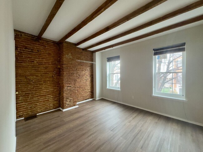 Building Photo - Charming 2 Bedroom/2 Bathroom Townhome in Barre Circle, MD!