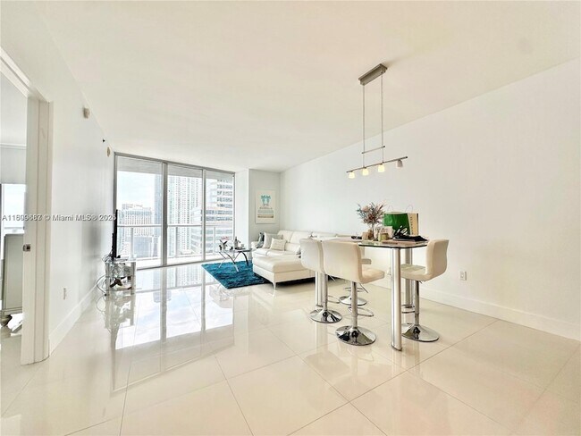 Primary Photo - 495 Brickell Ave