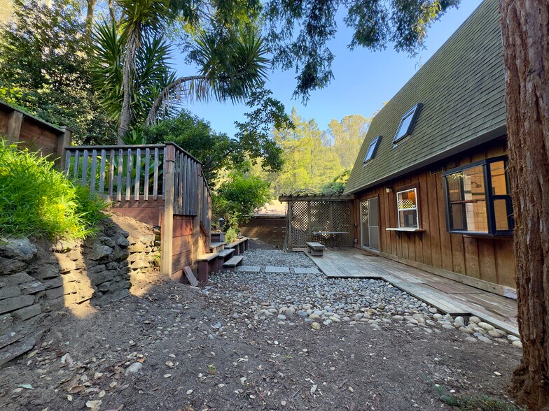 Building Photo - 6583 Valley View Rd