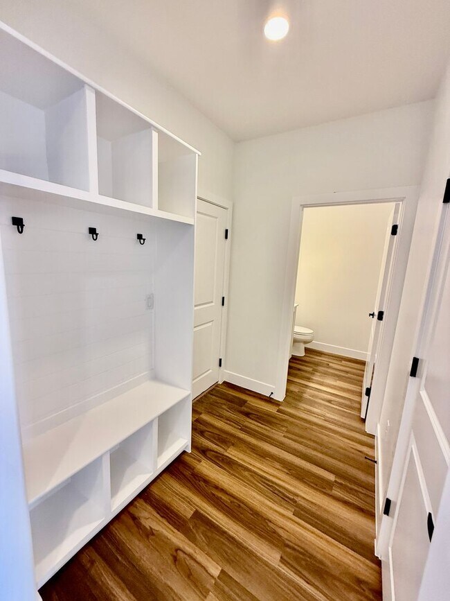 Building Photo - BRAND NEW Four Bedroom Townhome in Desert ...