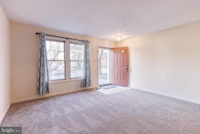 Building Photo - 5 Weyanoke Ct