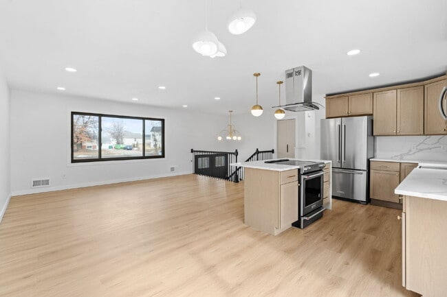 Building Photo - "Charming 4-Bedroom Home with Granite Elegance in Lino Lakes – 2584 Sq Ft of Comfort!"