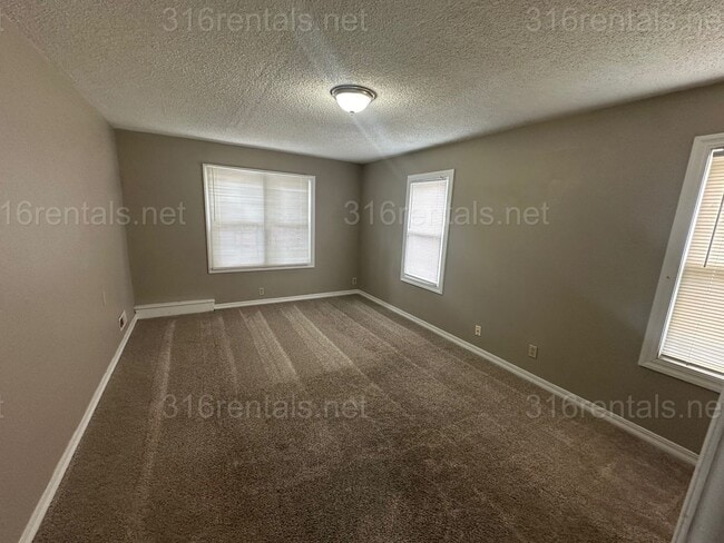 Building Photo - $1150- 3 bed 1 bath - Single Family Home